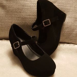 Girls Wedge Heels 😍